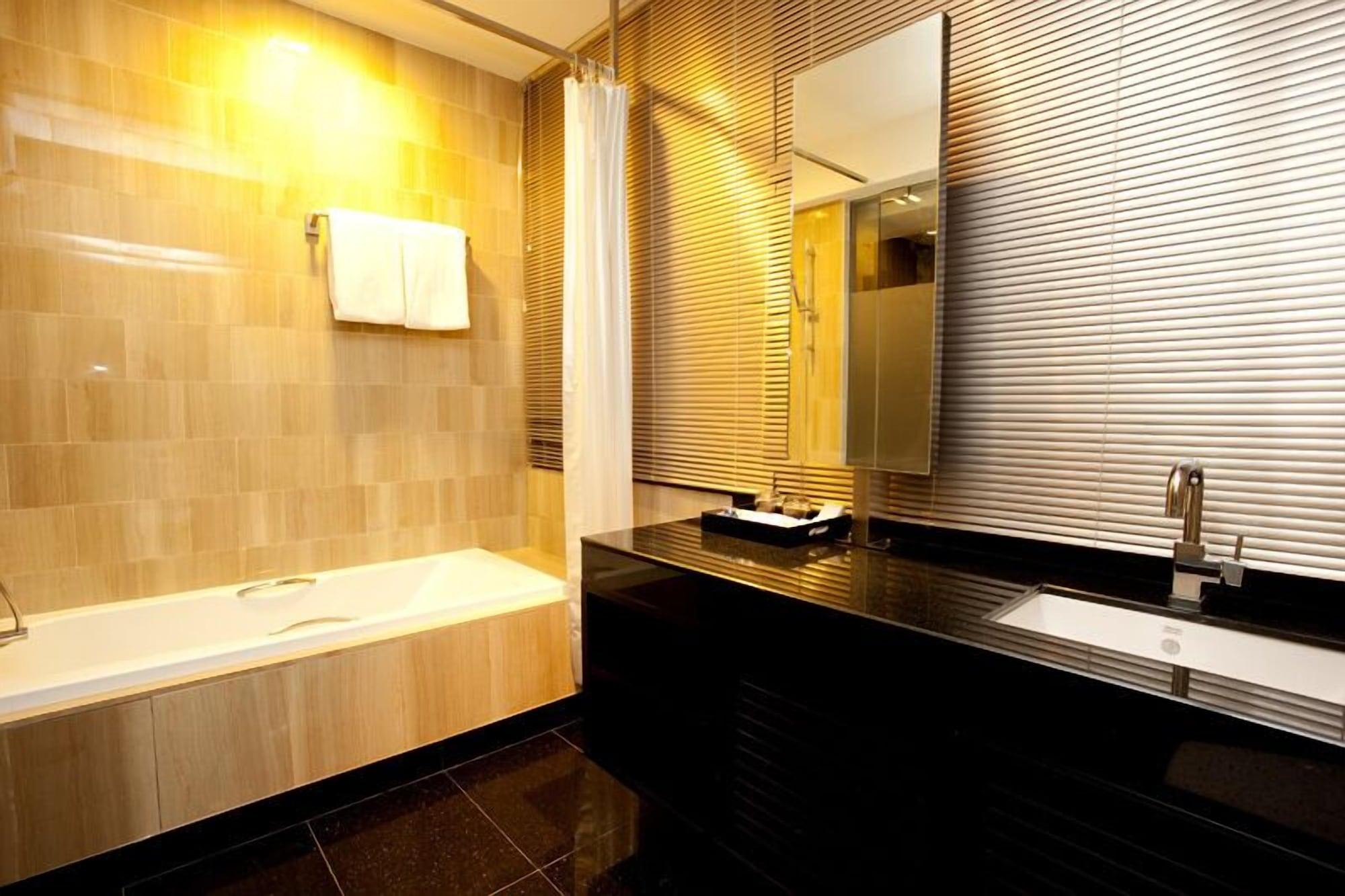Pietra Bangkok Otel Dış mekan fotoğraf